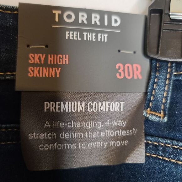 30W Torrid Sky High Skinny Jean Dark Wash Premium Comfort Step Hem Stretch Waist - Picture 10 of 12